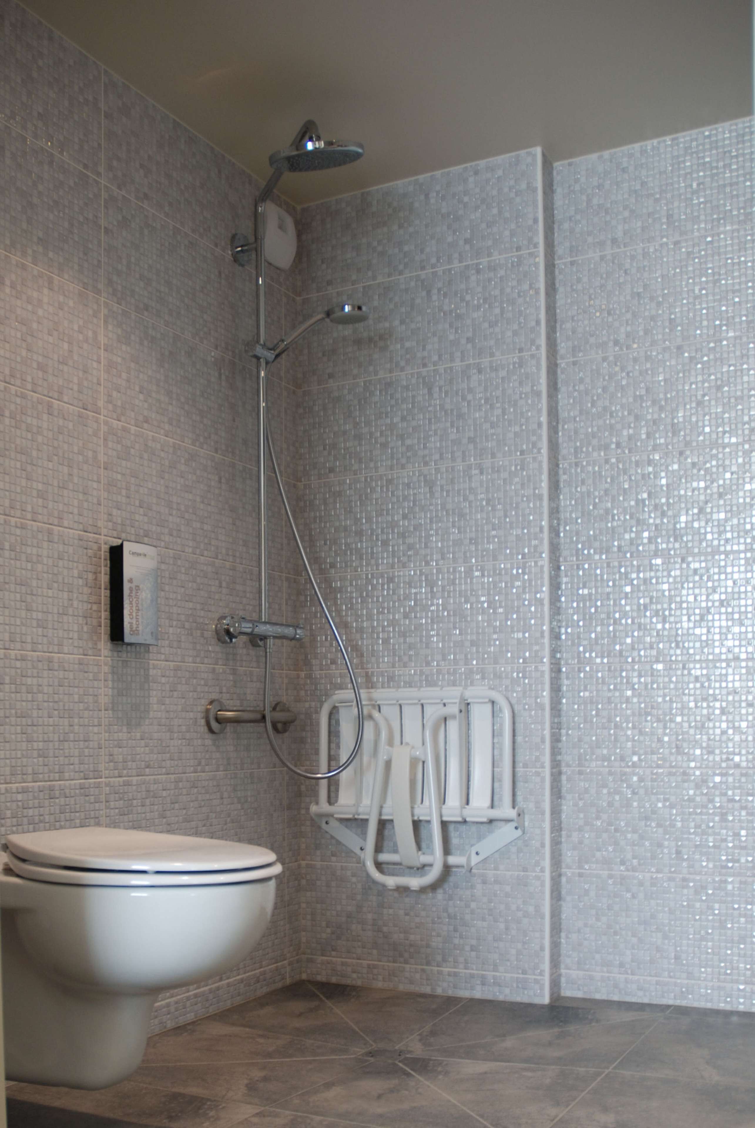 desk, soundproofing, free wifi, bed sheets