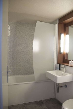 Combined shower/tub, eco-friendly toiletries, hair dryer, towels