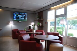 Breakfast, lunch, dinner served; French cuisine  - Campanile Creil - Villers Saint Paul (Villers-Saint-Paul)