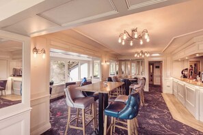 Breakfast, dinner served; British cuisine, garden views  - Damson Dene Hotel (Kendal)