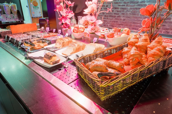 Desayuno continental todos los días (con cargo) 