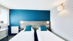 Standard Room, 2 Twin Beds | Desk, blackout drapes, free WiFi, bed sheets - Kyriad Peronne (Peronne)