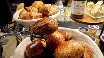 Daily buffet breakfast for a fee