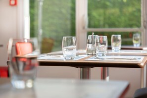 Breakfast, lunch and dinner served - Kyriad Issoudun (Issoudun)