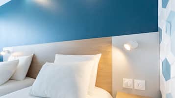Habitación estándar, 2 camas individuales | Ropa de cama de alta calidad, decoración personalizada y escritorio