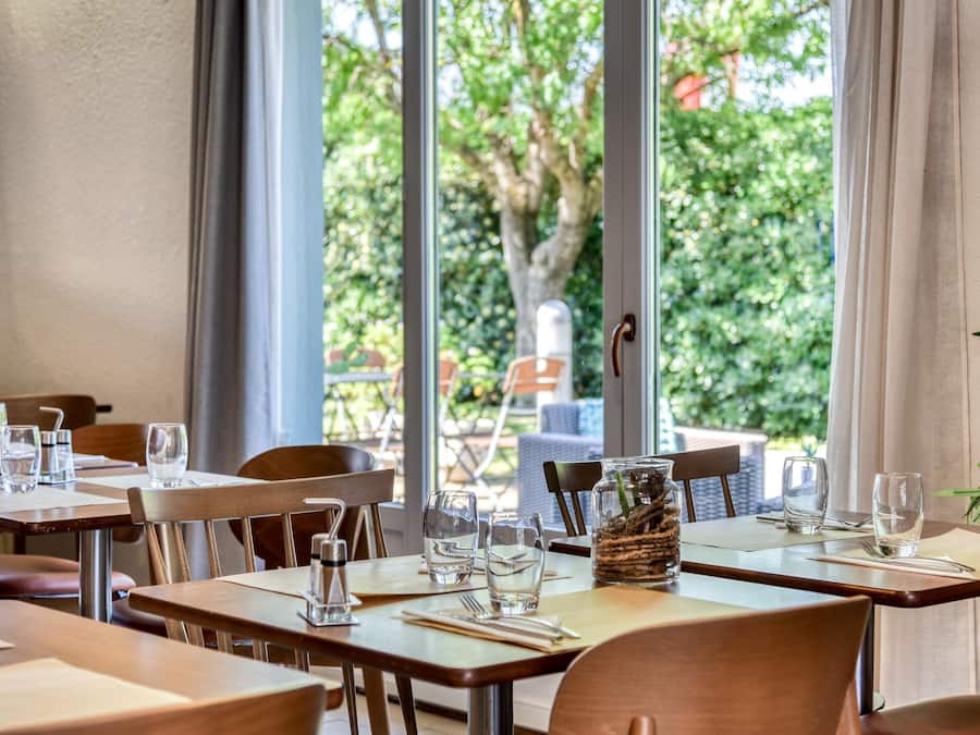 Petit déjeuner, déjeuner et dîner servis sur place