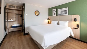 Chambre Standard, plusieurs lits | Literie de qualité supérieure, bureau