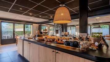 Se sirven desayunos, comidas, cenas y cocina francesa