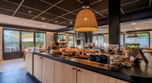 บริการอาหารเช้า อาหารกลางวัน อาหารเย็น, อาหารฝรั่งเศส