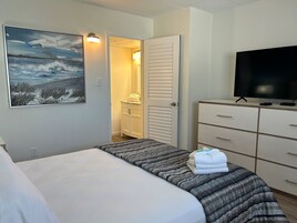 Family Suite | Premium bedding, pillowtop beds, iron/ironing board, WiFi (free)