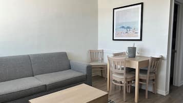 Deluxe Suite | Premium bedding, pillowtop beds, individually decorated