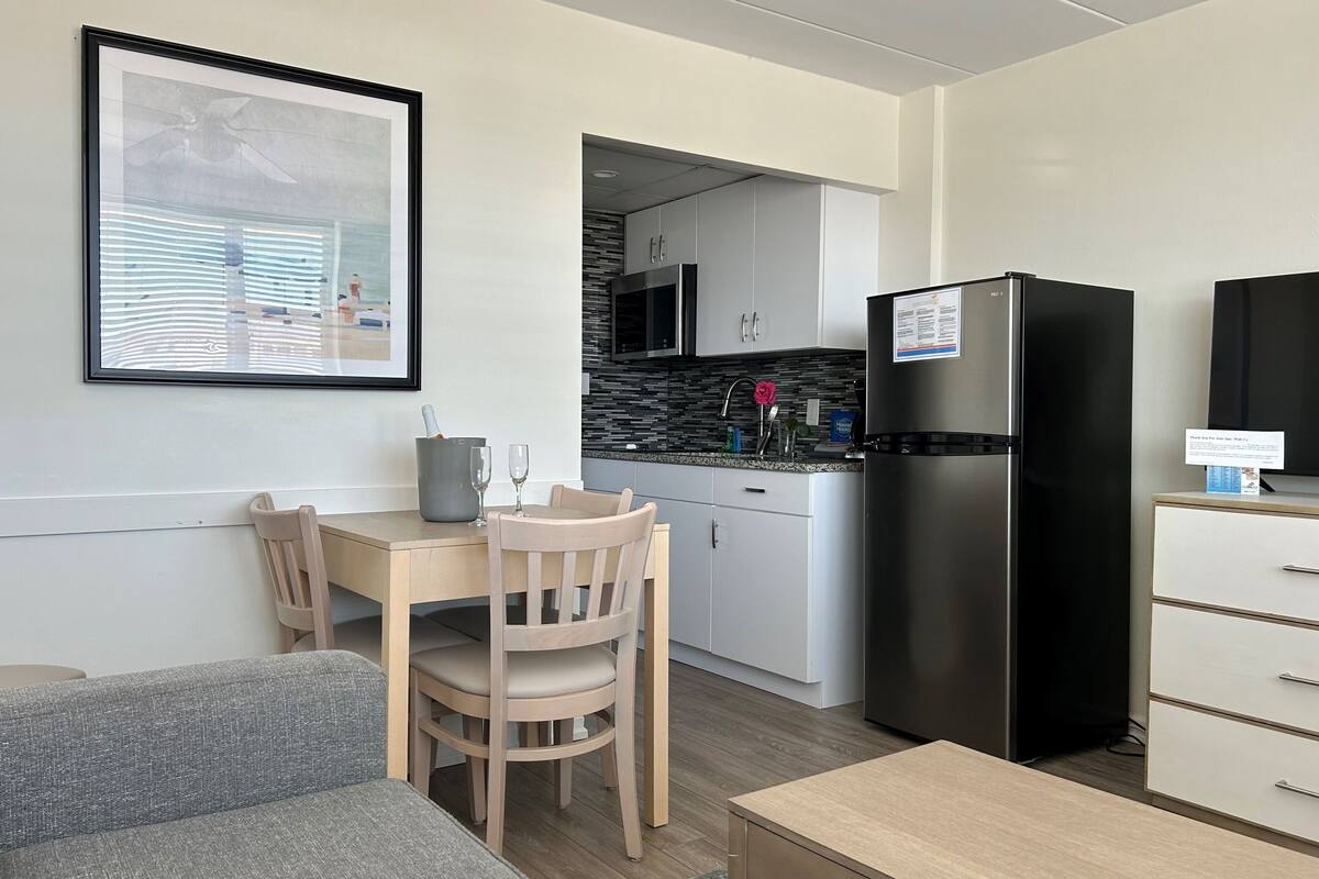 deluxe suite | 1 bedroom, premium bedding, pillow-top beds, individually decorated