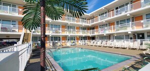 حمّام سباحة خارجي، مقاعد للتشمس