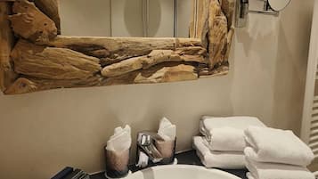 Dobbeltrom – basic | Bad | Designertoalettartikler, hårføner, tøfler og håndklær