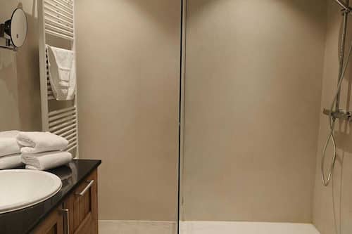 Basic Double Room | Bathroom