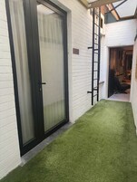 Basic Double Room | Minibar, in-room safe, desk, blackout drapes