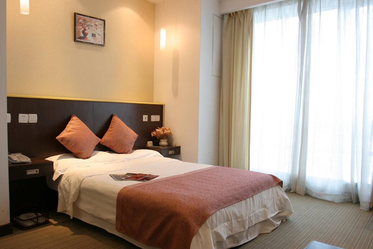 Business Double Room | Desk, soundproofing, Internet