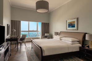 Premium bedding, down duvets, minibar, in-room safe - Dubai Marriott Harbour Hotel & Suites (Dubai)