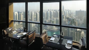 4 restaurantes, café da manhã, culinária internacional