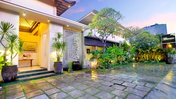 Bãi đậu xe tự phục vụ miễn phí
