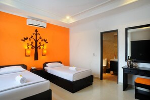 Desk, blackout drapes, free cribs/infant beds, rollaway beds - Dewi Sri Hotel (Kuta)