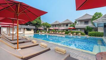 Bar kolam renang