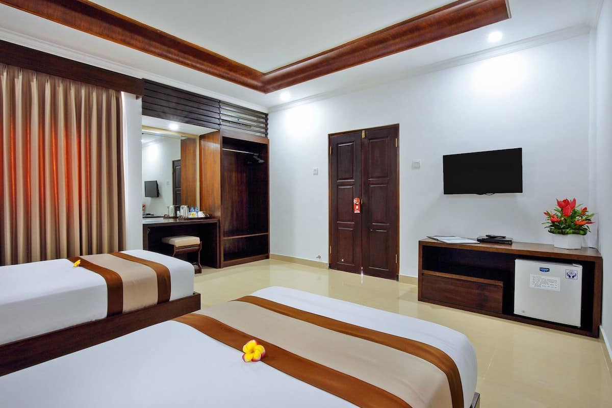 Desk, blackout drapes, rollaway beds, free WiFi