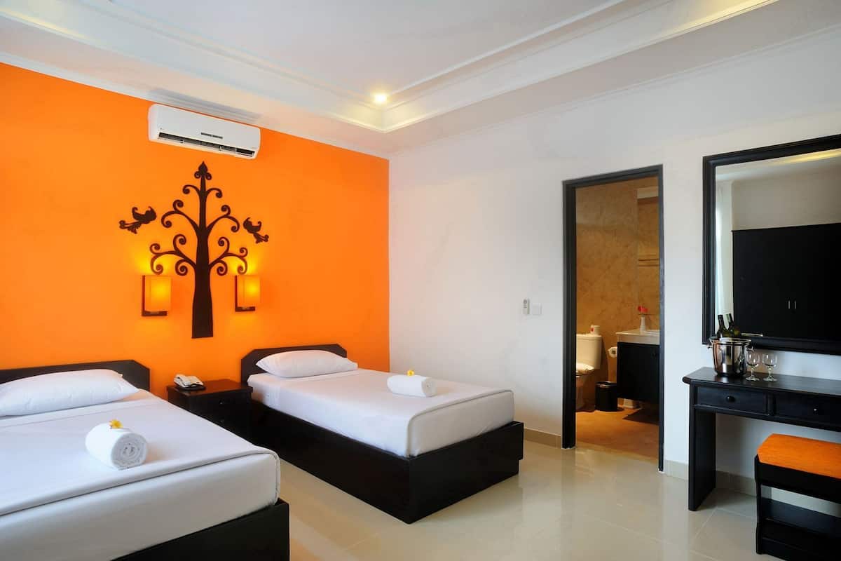 Desk, blackout drapes, rollaway beds, free WiFi