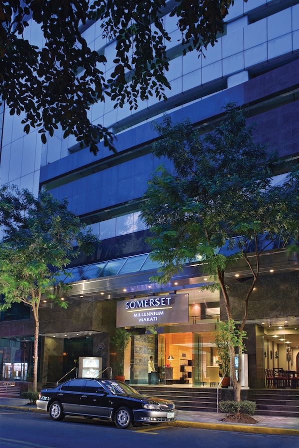 Situated in the heart of the city, Somerset Millennium Matri offers a sleek, modern entrance with a glass facade reflecting the urban surroundings.