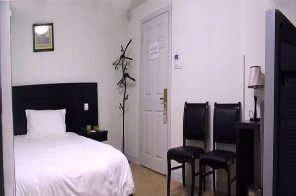 Premium bedding, in-room safe, desk, blackout curtains