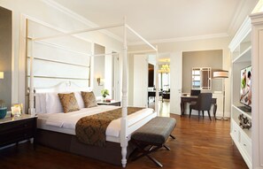 Sengetøy av topp kvalitet, safe på rommet og skrivebord