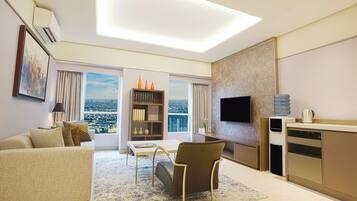 Executive Suite, 2 Bedrooms | Living area