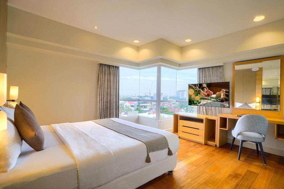 Deluxe Apartment, 2 Bedrooms | 2 bedrooms, premium bedding, pillowtop beds, in-room safe