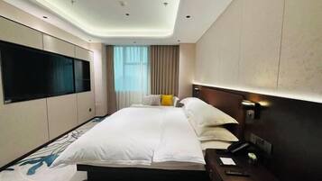 Minibar, in-room safe, alarm clocks