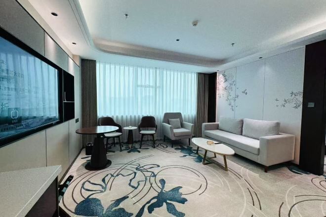 Minibar, in-room safe, alarm clocks