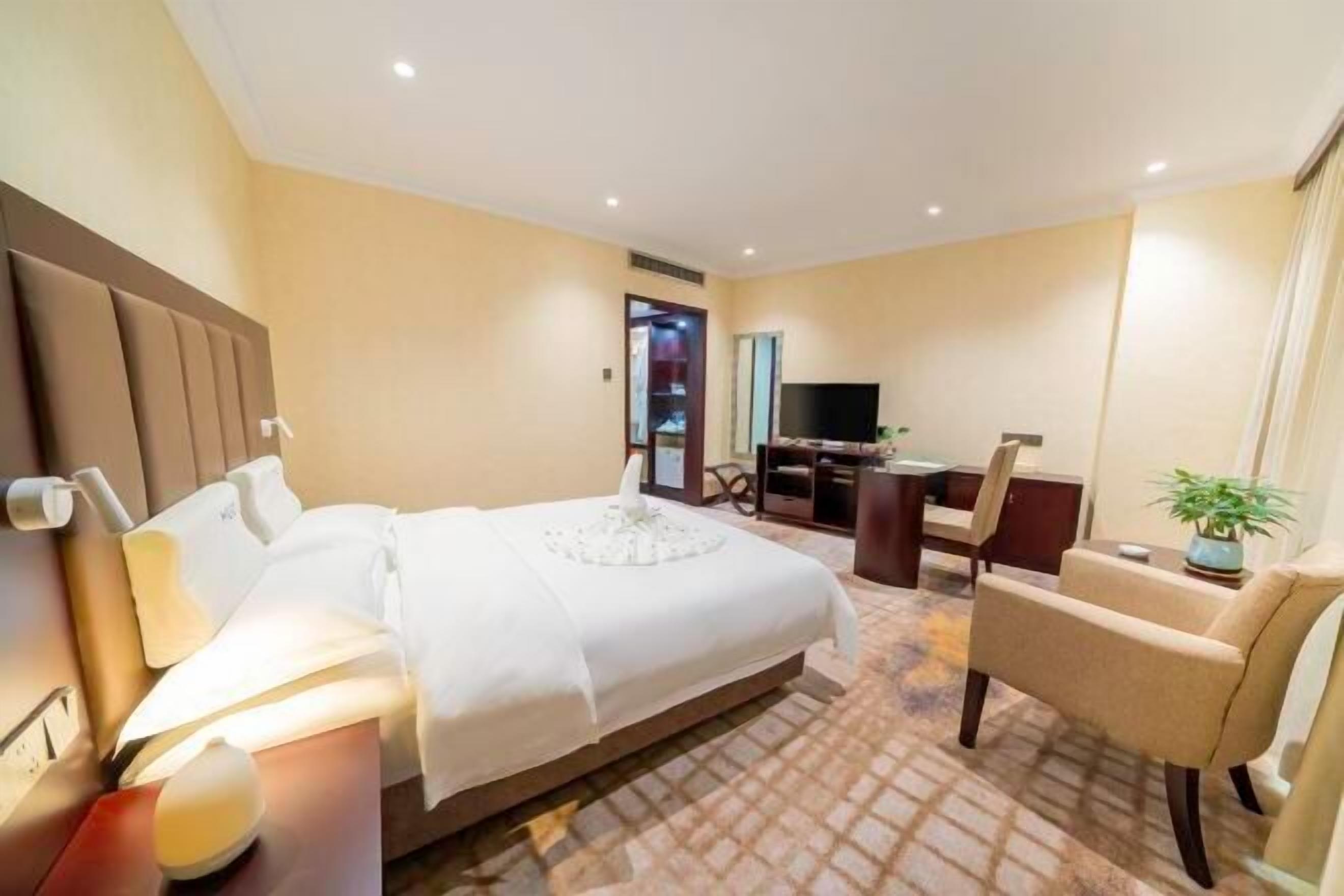 Minibar, in-room safe, alarm clocks