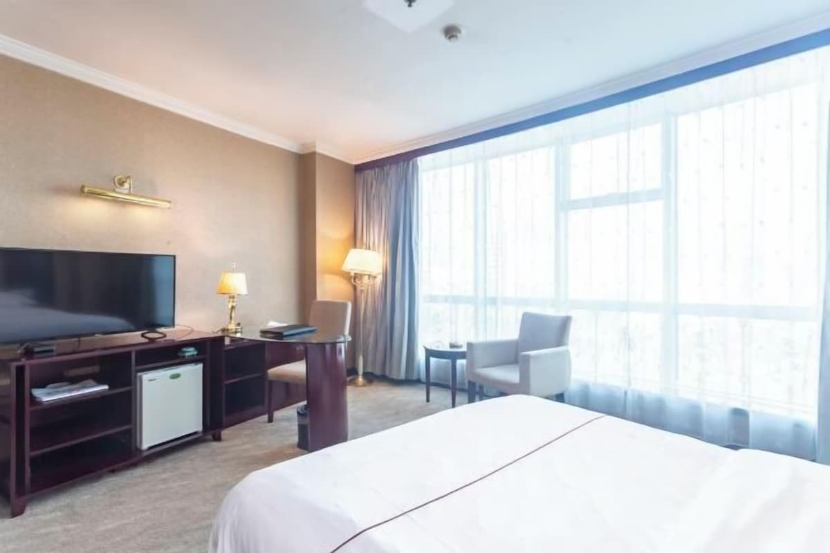 Down duvets, minibar, in-room safe, desk