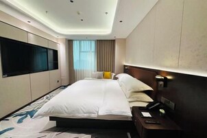 Minibar, in-room safe, alarm clocks