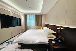 Minibar, caja de seguridad en la habitación y despertador