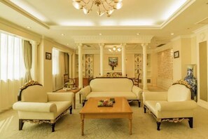 Minibar, in-room safe, alarm clocks - Jincheng Grand Hotel (Jincheng)