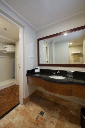 Bathroom - Somerset Olympia Makati (Makati)