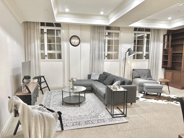 Luxury Sub-Penthouse | 隔音、熨斗/熨衫板、免費 Wi-Fi、床單
