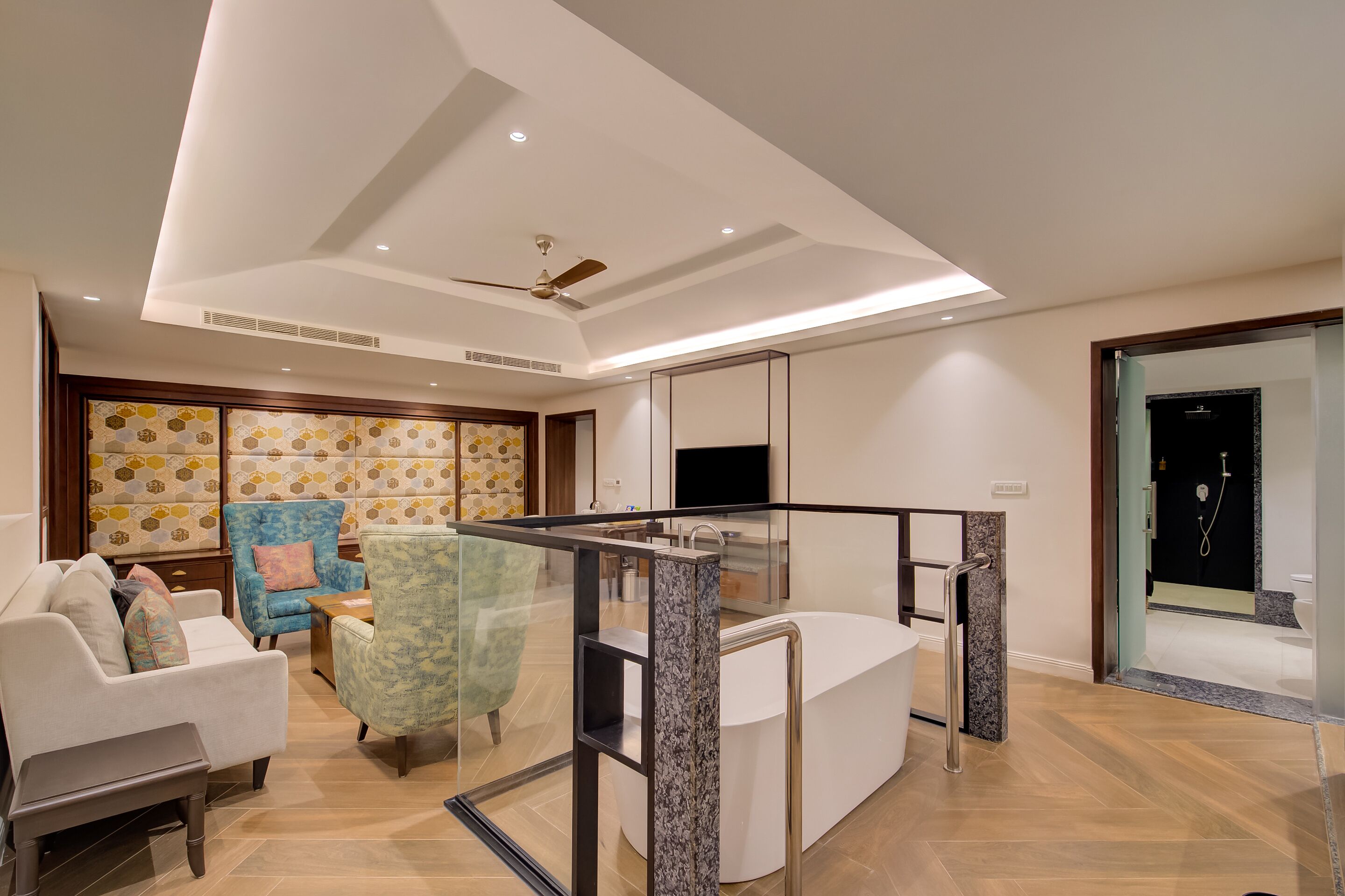 studio (suite) | bathroom | shower, rainfall showerhead, free toiletries, hair dryer