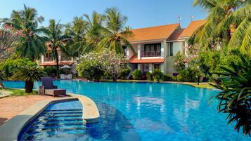 Outdoor pool, pool umbrellas, sun loungers