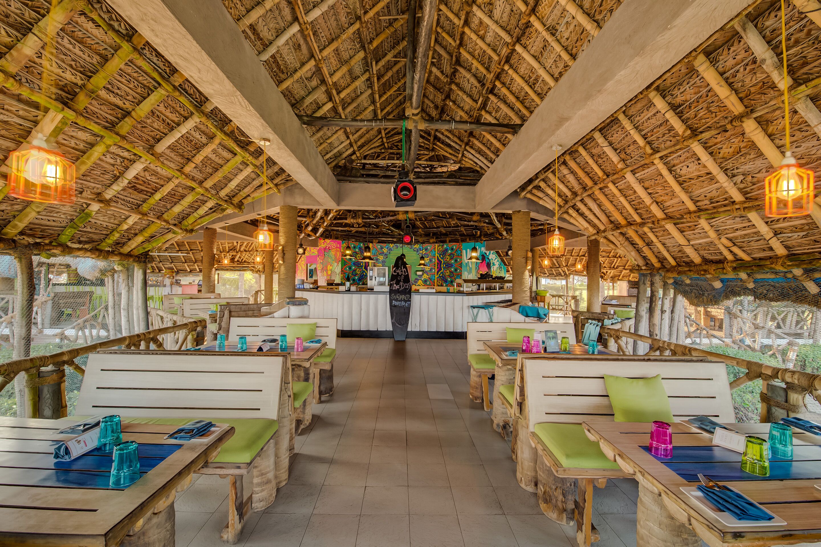2 restaurants servant le déjeuner, le dîner, le souper et le brunch