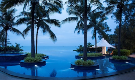 Outdoor pool, pool umbrellas, sun loungers