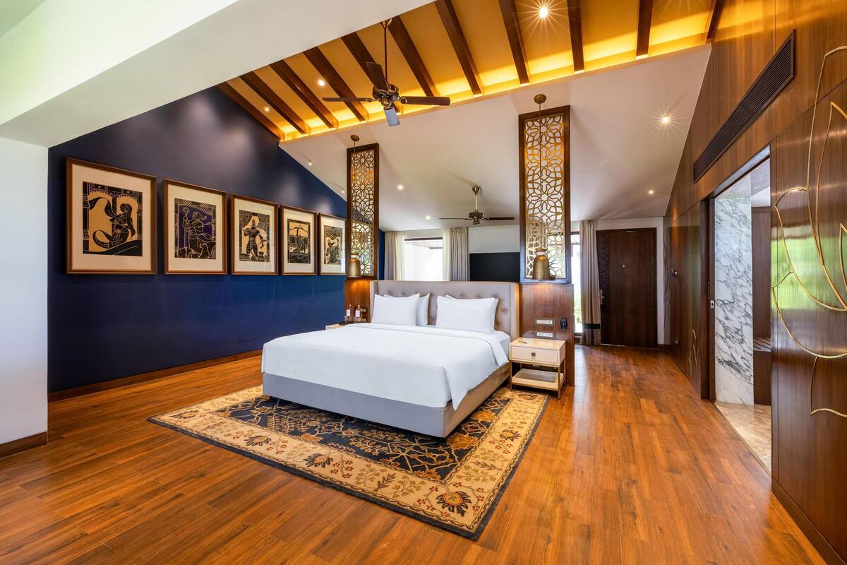 premium bedding, select comfort beds, minibar, in-room safe