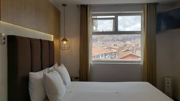 Habitación doble estándar | Ropa de cama de alta calidad y caja de seguridad en la habitación