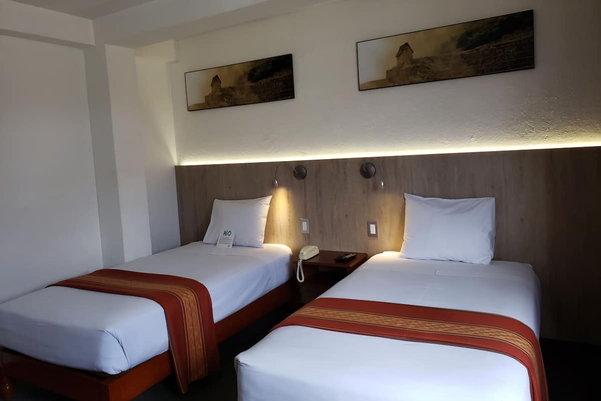 Premium bedding, in-room safe, soundproofing, free WiFi