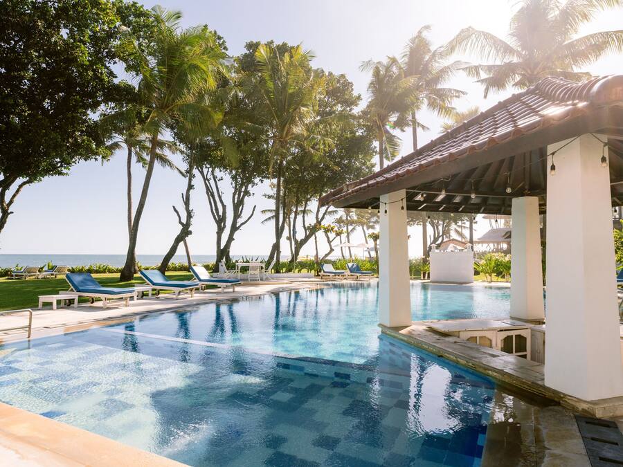 Outdoor pool, pool loungers